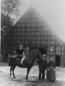 Heinrich Friedrich Lange mit seiner Haushälterin